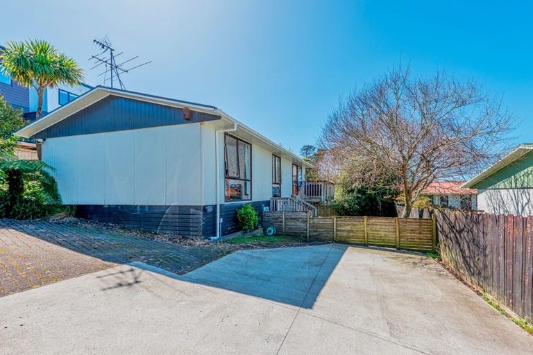 Photo of property in 2a/231 Don Buck Road, Massey, Auckland, 0614