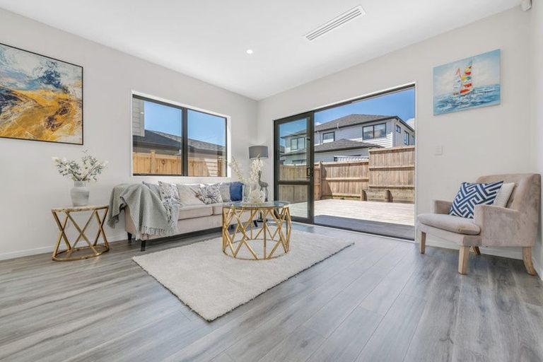 Photo of property in 54 Drumbuoy Drive, Flat Bush, Auckland, 2019