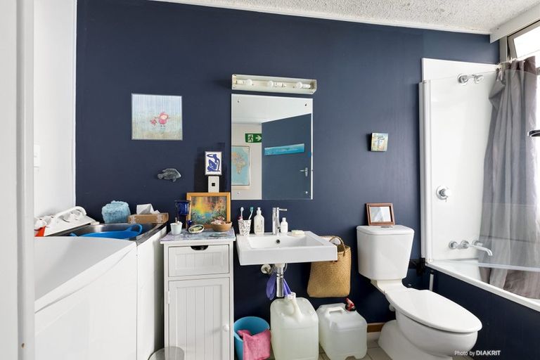 Photo of property in 23 Rangitane Street, Maupuia, Wellington, 6022