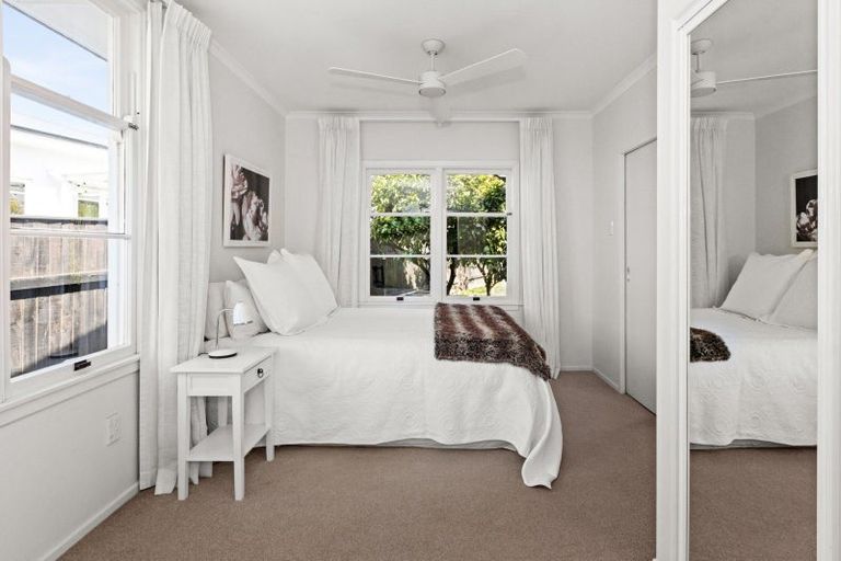 Photo of property in 28 Tauroa Road, Havelock North, 4130