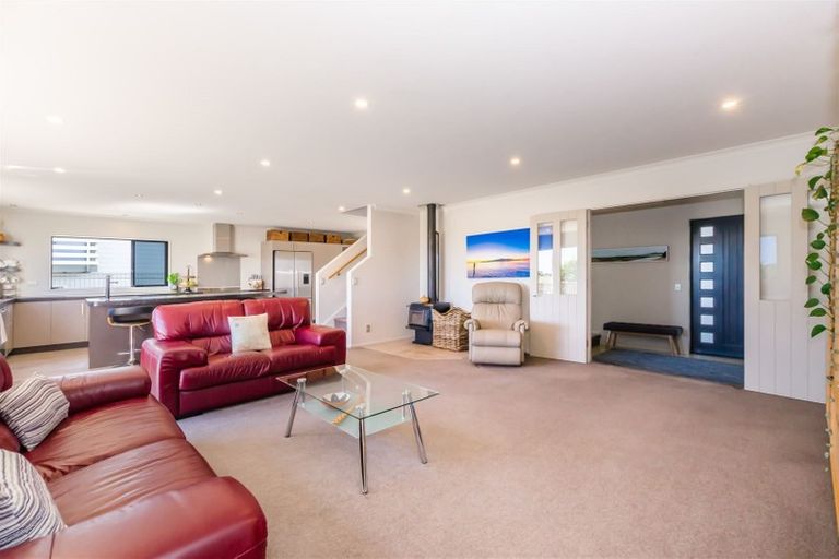 Photo of property in 9 Makora Road, Otaihanga, Paraparaumu, 5036