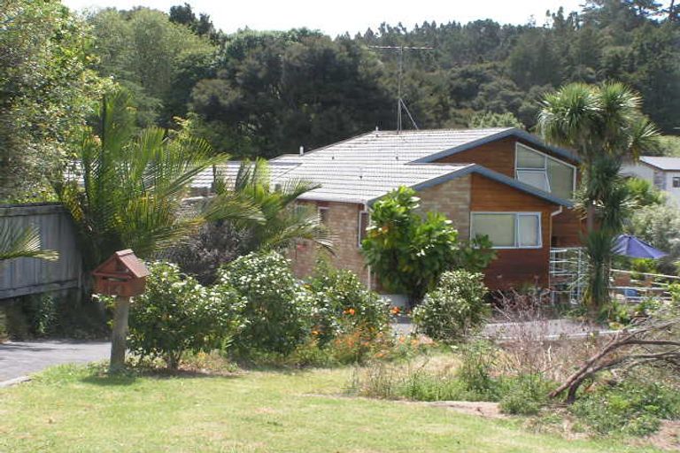 Photo of property in 14 La Roche Place, Northcote, Auckland, 0627