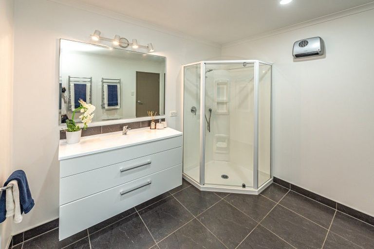 Photo of property in 8 Akepiro Place, Tawhero, Whanganui, 4501