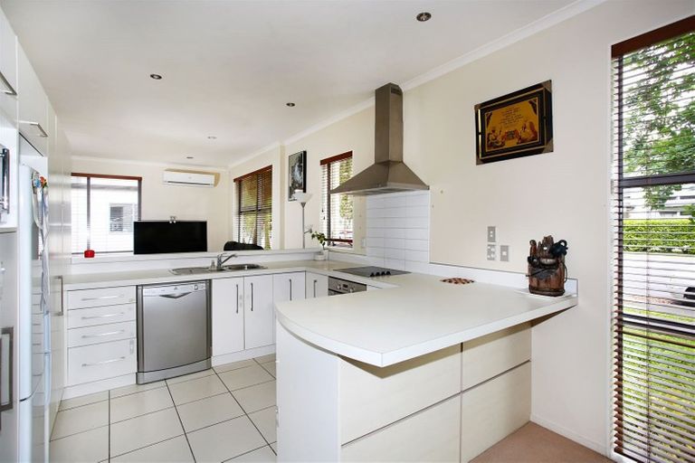 Photo of property in 15 The Track, Takanini, 2112