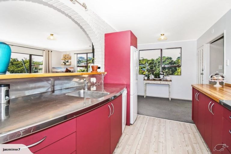 Photo of property in 28 Moulton Street, Moturoa, New Plymouth, 4310