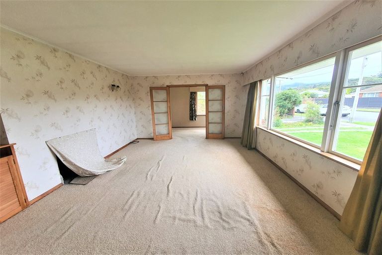 Photo of property in 63 Kowhai Avenue, Ebdentown, Upper Hutt, 5018