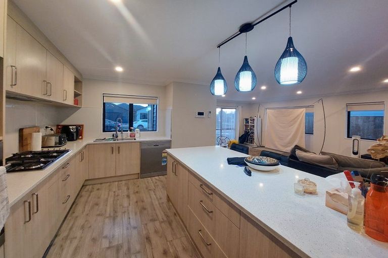 Photo of property in 13 Earlywood Road, Takanini, 2110