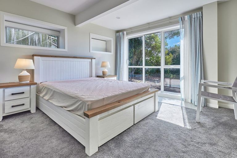 Photo of property in 68 Matipo Road, Te Atatu Peninsula, Auckland, 0610