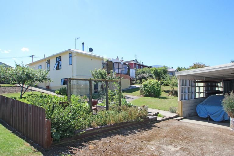Photo of property in 15 Kelvin Street, South Hill, Oamaru, 9400