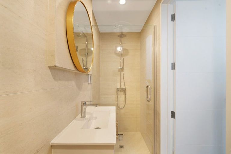 Photo of property in 9 Lomond Street, Newlands, Wellington, 6037