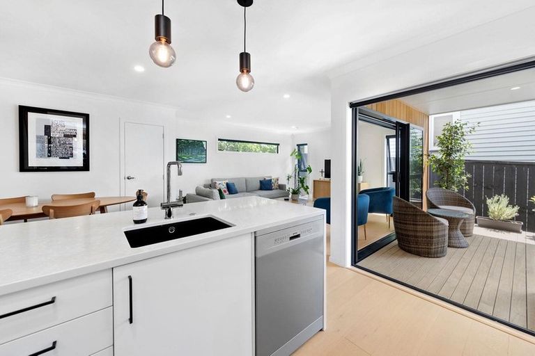 Photo of property in 125b Point Chevalier Road, Point Chevalier, Auckland, 1022
