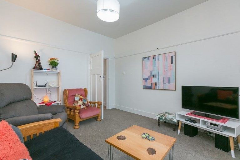 Photo of property in Devonport Apartments, 19/127 Saint Aubyn Street, New Plymouth, 4310