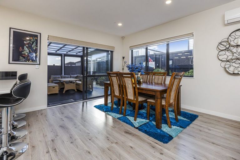 Photo of property in 76 Twin Parks Rise, Papakura, 2110