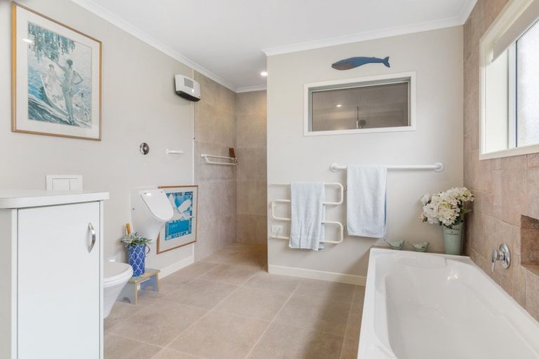 Photo of property in 21 Riverside Place, Katikati, 3129