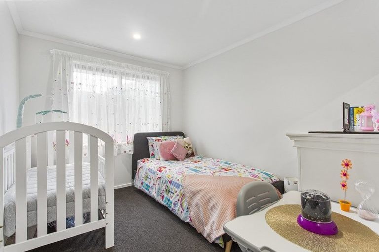 Photo of property in 17 Old Wairoa Road, Papakura, 2110