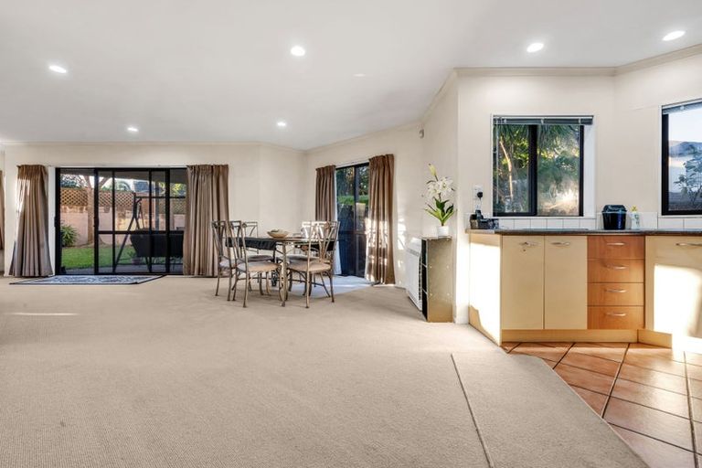 Photo of property in 45 Chieftain Rise, Goodwood Heights, Auckland, 2105