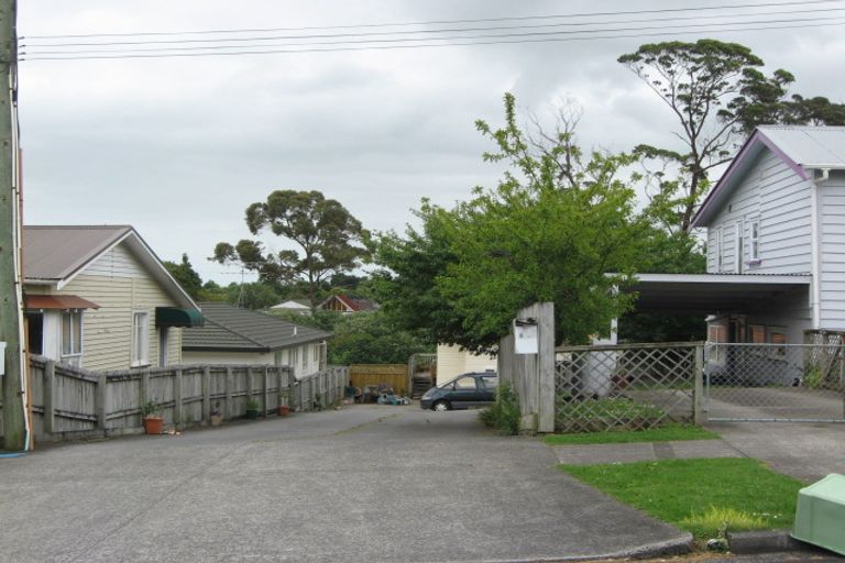 Photo of property in 4 Waiari Road, Conifer Grove, Takanini, 2112