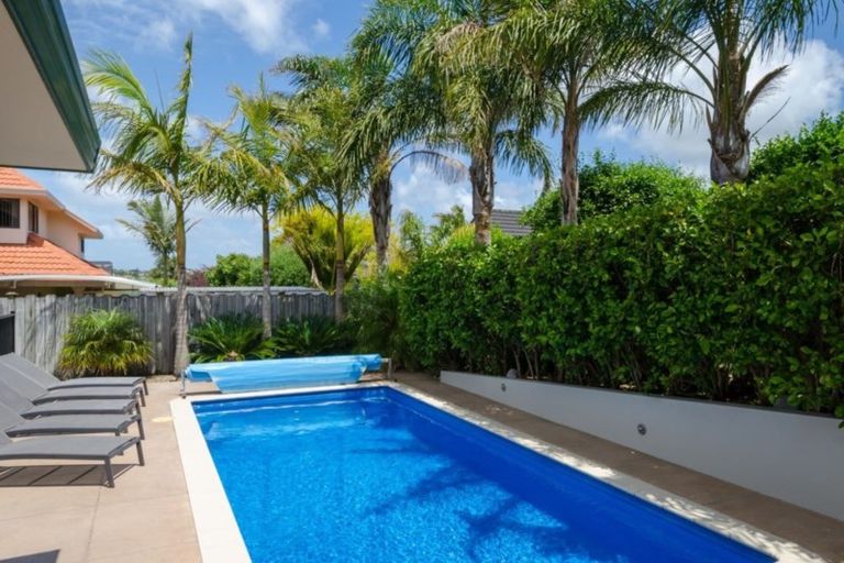 Photo of property in 3 Kahala Place, West Harbour, Auckland, 0618