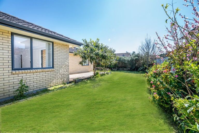 Photo of property in 30 Misty Valley Drive, Henderson, Auckland, 0612