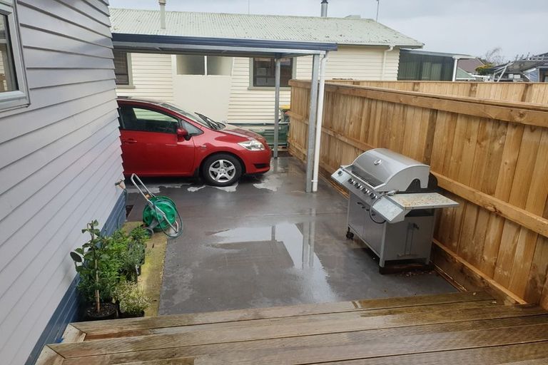 Photo of property in 8 Truby King Street, Merrilands, New Plymouth, 4312