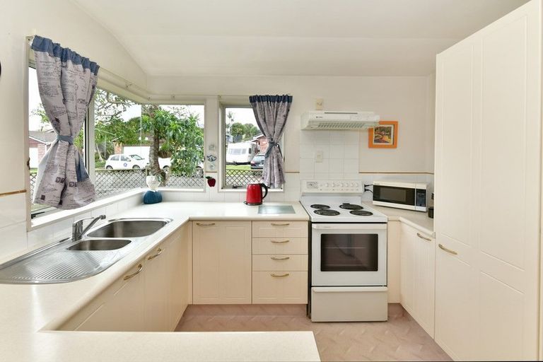Photo of property in 15 The Grove, Red Beach, 0932