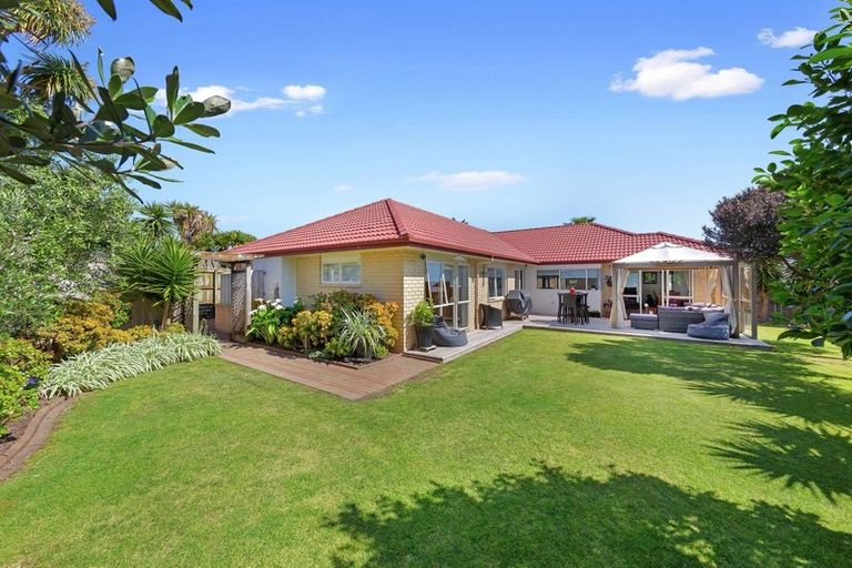 Photo of property in 108 Golfland Drive, Golflands, Auckland, 2013
