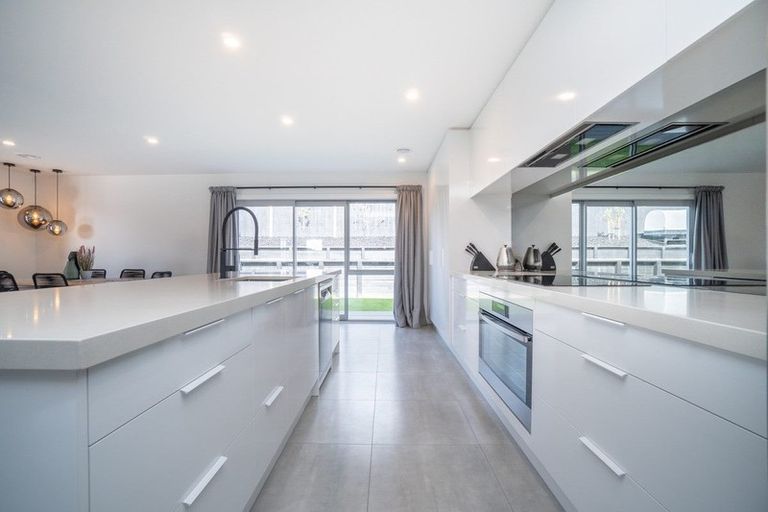 Photo of property in 10 Atlantic Drive, Fitzherbert, Palmerston North, 4410