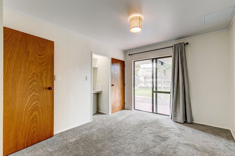 Photo of property in 2/13 Mana Esplanade, Paremata, Porirua, 5026