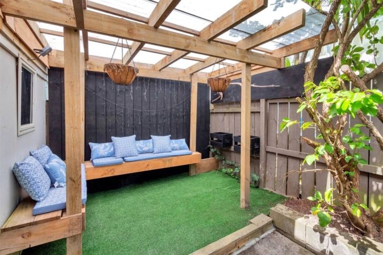 Photo of property in 1/6 Putney Place, Ranui, Auckland, 0612