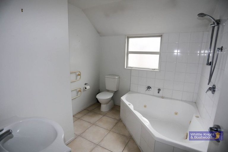 Photo of property in 484 Barbadoes Street, Edgeware, Christchurch, 8013