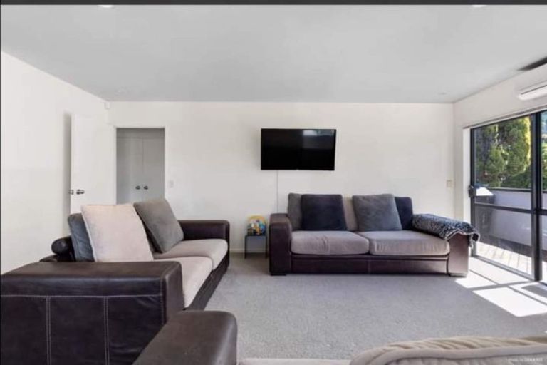 Photo of property in 1/44 Becroft Drive, Forrest Hill, Auckland, 0620