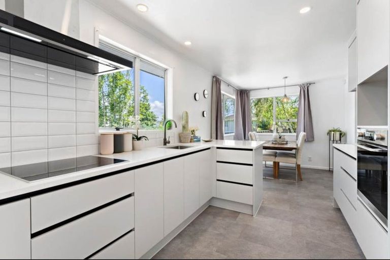 Photo of property in 16 Newham Place, Henderson, Auckland, 0612