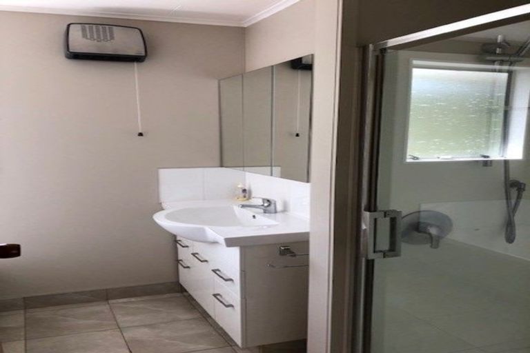 Photo of property in 55 Norana Road, Timberlea, Upper Hutt, 5018