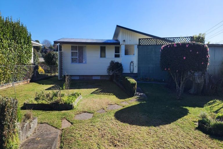 Photo of property in 29 Awanui Street, Merrilands, New Plymouth, 4312