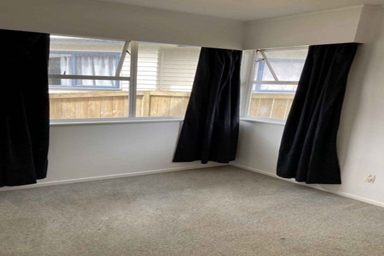 Photo of property in 111 Farquhar Road, Glendene, Auckland, 0602