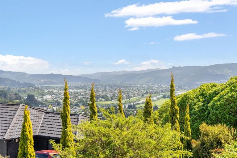 Photo of property in 1 Valley View Way, Timberlea, Upper Hutt, 5018