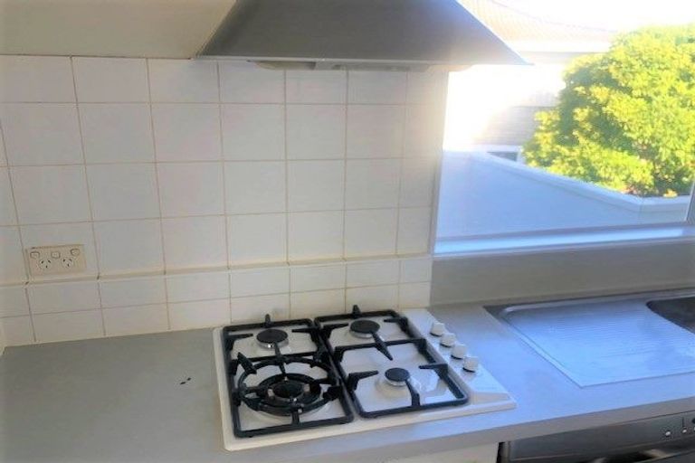 Photo of property in 142 Mokoia Road, Chatswood, Auckland, 0626