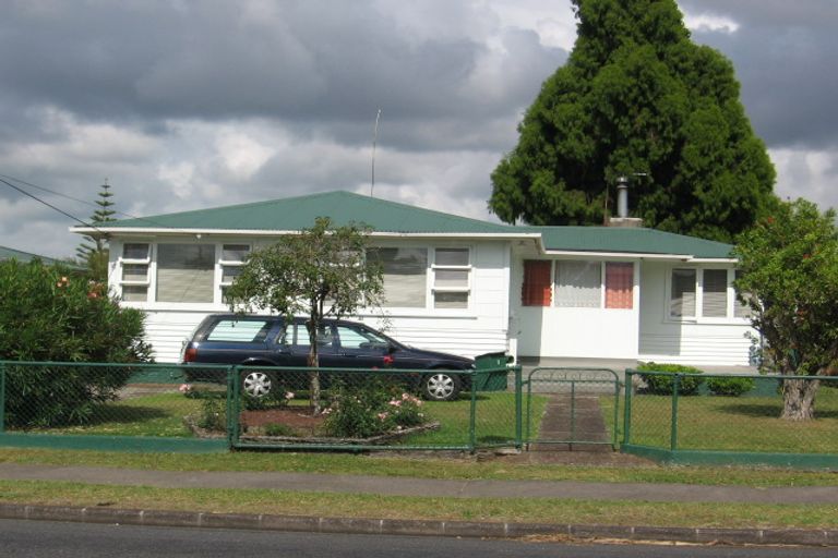 Photo of property in 1 Beaubank Road, Kelston, Auckland, 0602