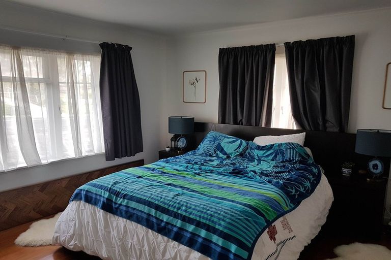 Photo of property in 176 Beach Haven Road, Beach Haven, Auckland, 0626