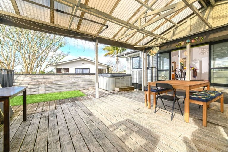 Photo of property in 5 Foyle Place, Glendene, Auckland, 0602