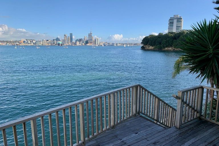 Photo of property in 5 Stanley Point Road, Stanley Point, Auckland, 0624