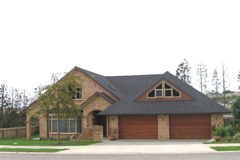 Photo of property in 43 Lake Panorama Drive, Henderson, Auckland, 0612