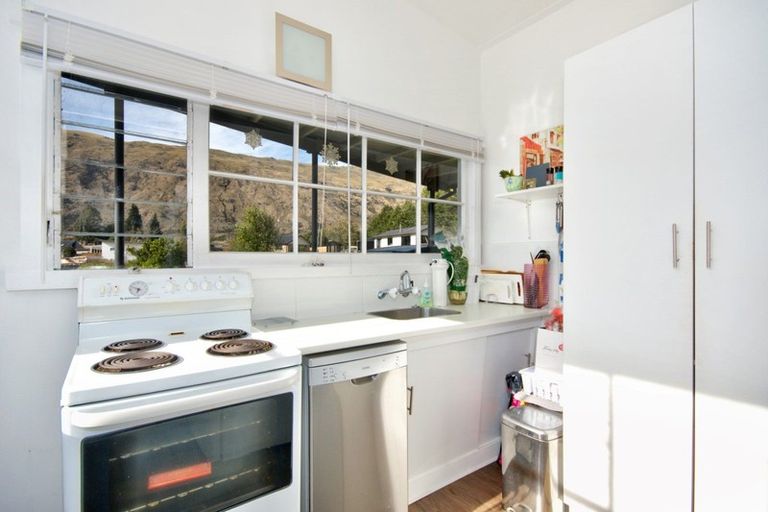 Photo of property in 51 Oxford Street, Kingston, Athol, 9793