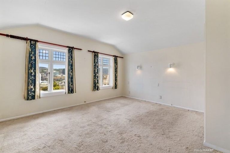 Photo of property in 18 Hawker Street, Mount Victoria, Wellington, 6011