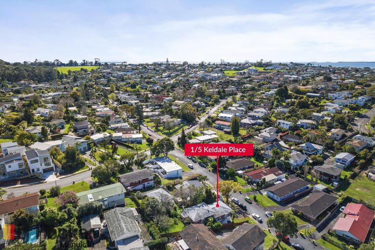 Photo of property in 1/5 Keldale Place, Forrest Hill, Auckland, 0620