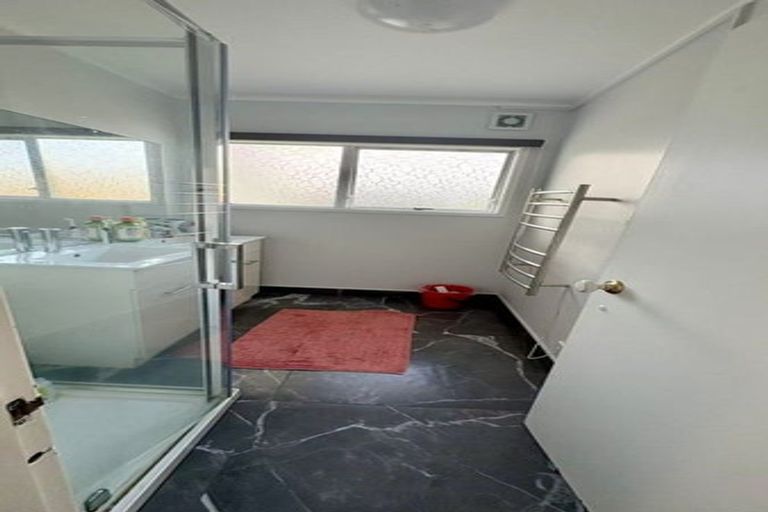 Photo of property in 18 Wilkinson Way, Browns Bay, Auckland, 0630