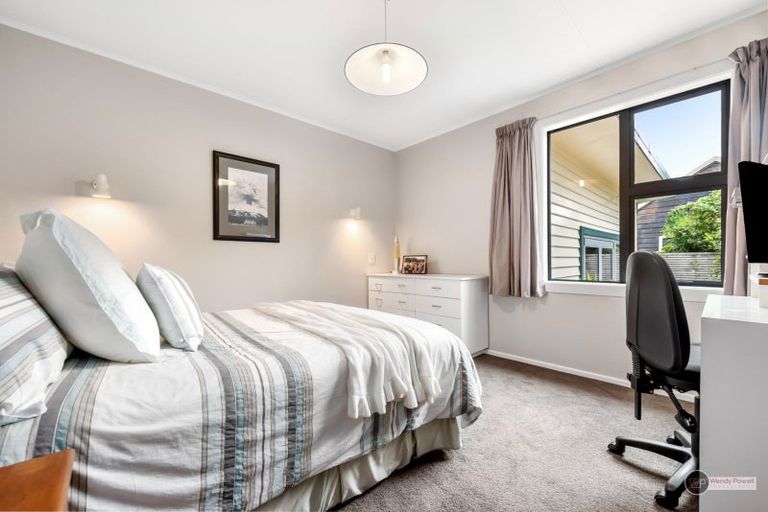 Photo of property in 30 Pekanga Road, Normandale, Lower Hutt, 5010