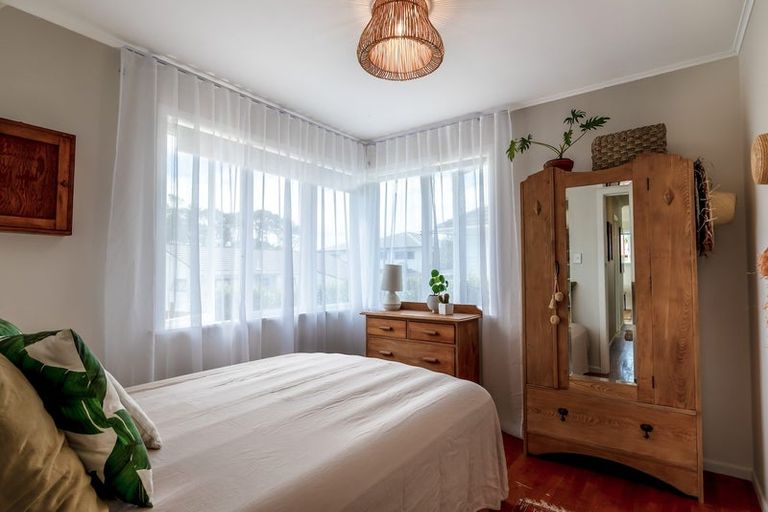 Photo of property in 79 Farquhar Road, Glendene, Auckland, 0602