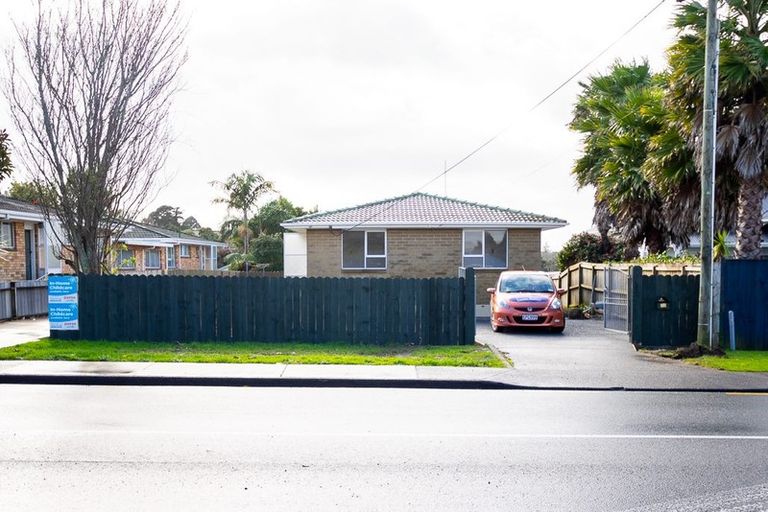 Photo of property in 1/191 Don Buck Road, Massey, Auckland, 0614