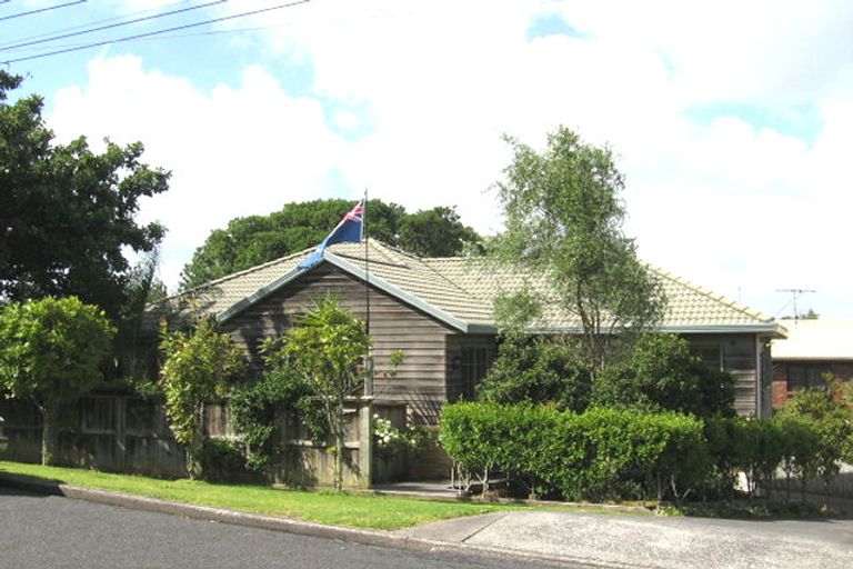 Photo of property in 36a Parr Terrace, Castor Bay, Auckland, 0620